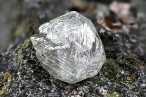 Rohdiamant vergrößert fotografiert